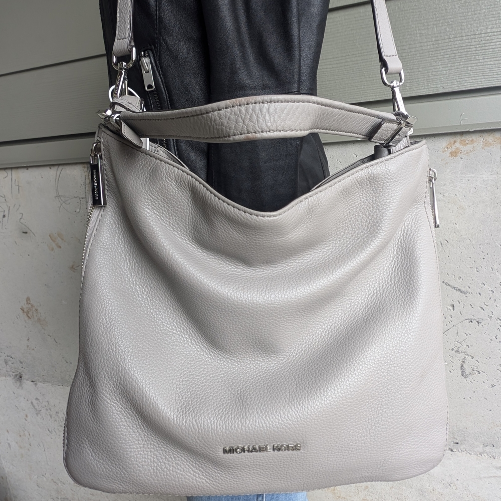 Michael Kors Large Essex Convertable Leather Bag - Picture 7 of 16